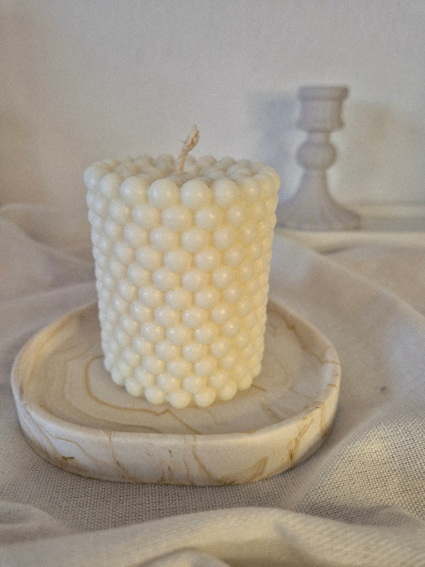 Jesmonite Tablett S als Kerzenteller für moderne Dekoration