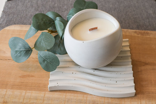 Betonkerze Wave mit Holzdocht