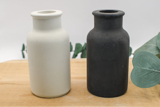 minimalistische Vase auch hochwertigem Beton / Feinbeton. Auch als Kerzenhalter aus Beton geeignet.