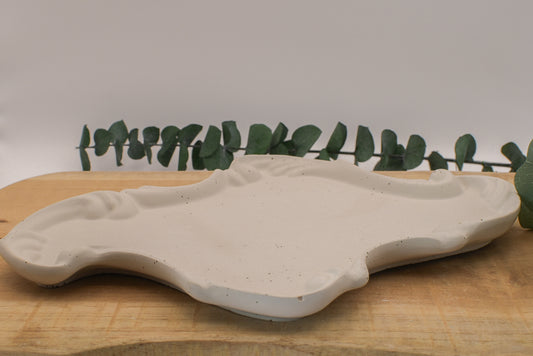 Elegantes Tablett aus Feinbeton – perfekt für Vasen und Dekoration