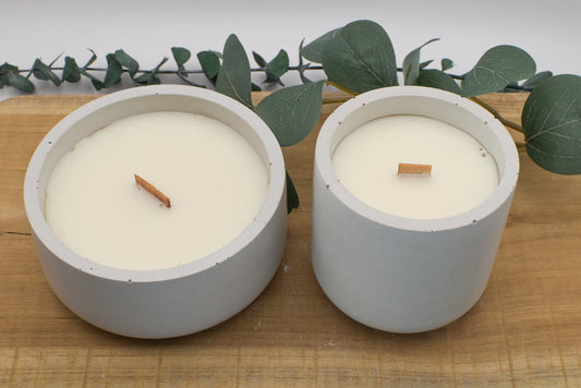 Betonkerze aus Sojawachs mit einem Holzdocht, Knisterdocht