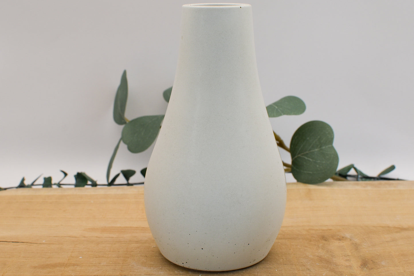 Runde Vase aus Feinbeton – modern, schlicht und vielseitig einsetzbar für deine Betondeko in deinem Zuhause.