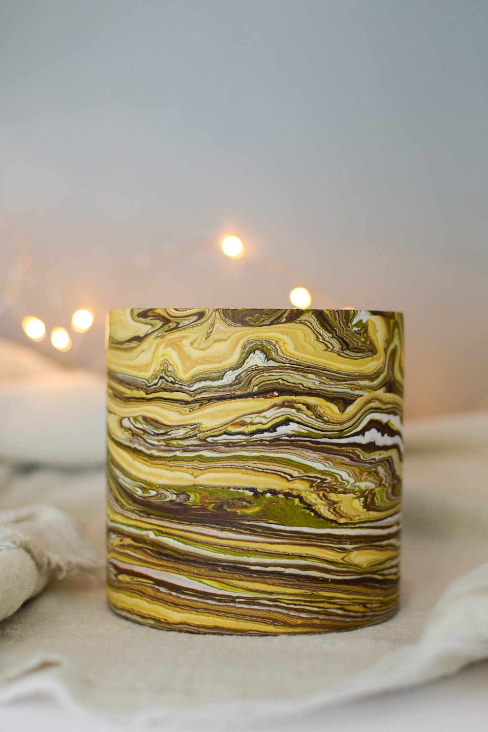 Handgegossene Marble Schmuckdose in Grün, Braun und Weiß – minimalistische Deko