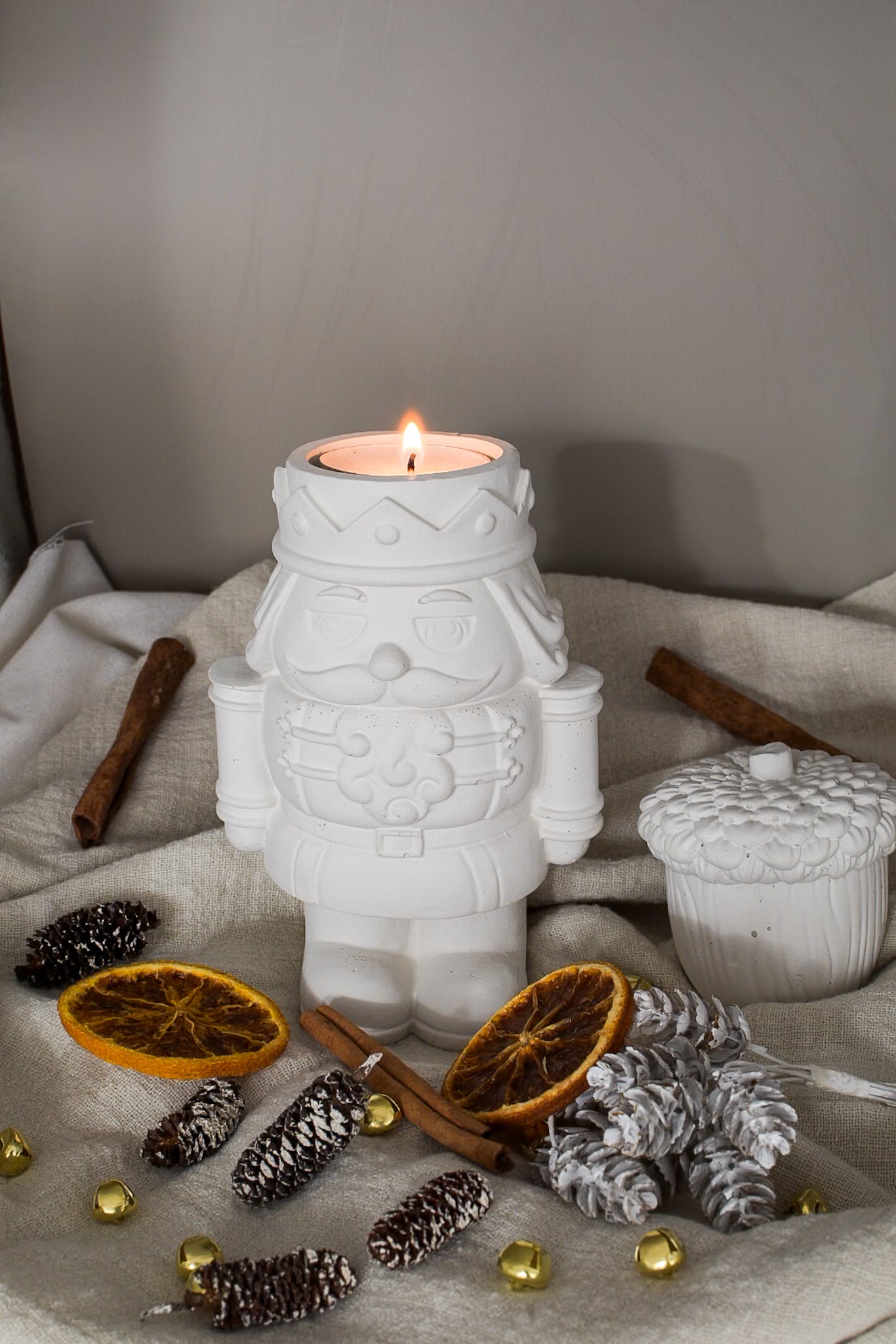 Nussknacker als Teelichthalter - Betondekoration