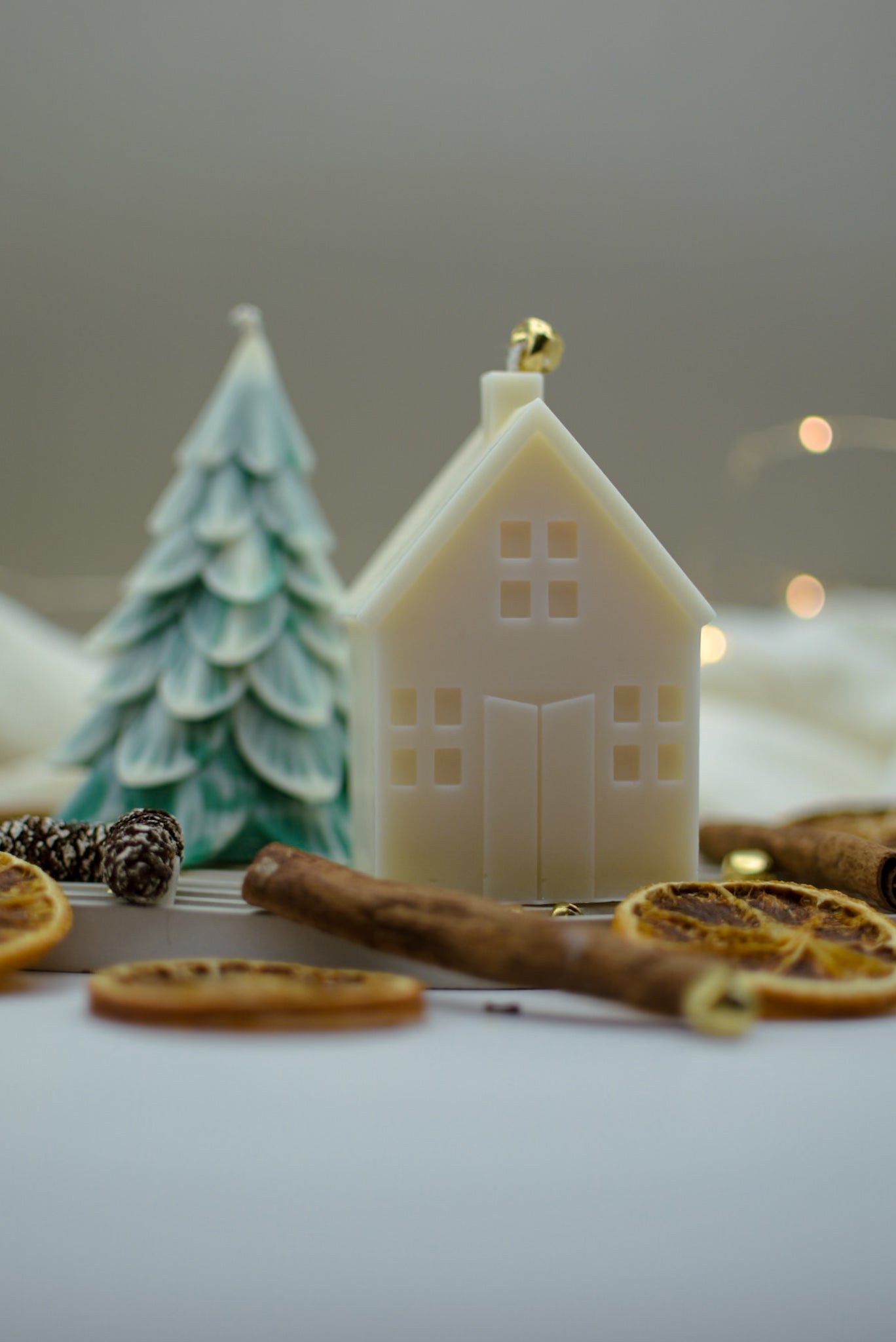 Haus-Kerze aus Olivenwachs für deine Weihnachtsdekoration – Steinflamme