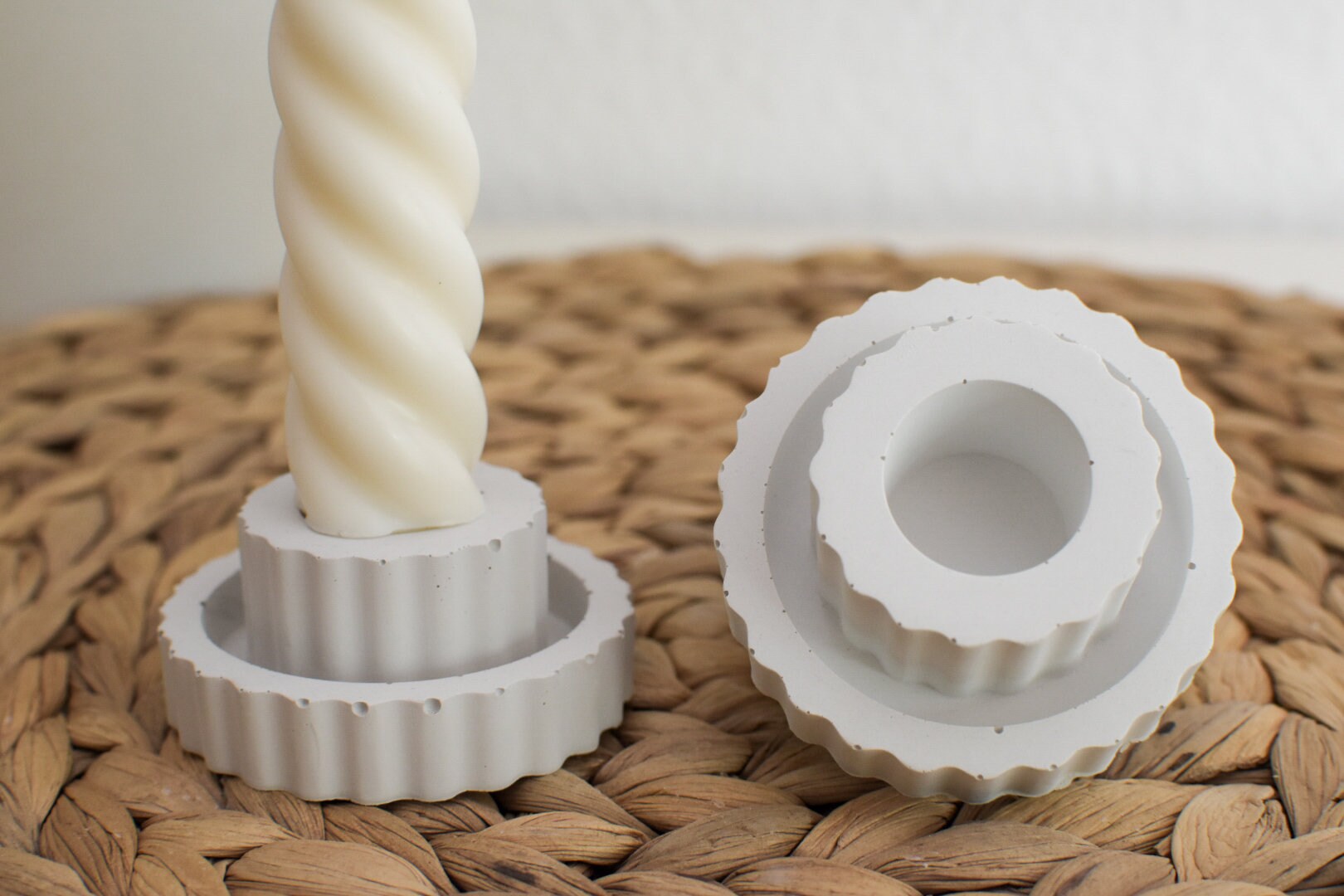 Kleiner Beton-Kerzenhalter gerillt – minimalistisch & modern – Steinflamme