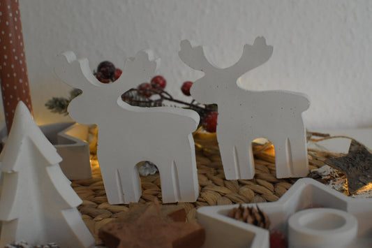Handgemachter Elch aus Feinbeton – dezente Dekofigur für Kamin, Fensterbrett oder festliche Tische