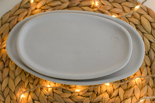 Modernes Tablett aus Designbeton als Untersetzer für Vasen & Kerzen