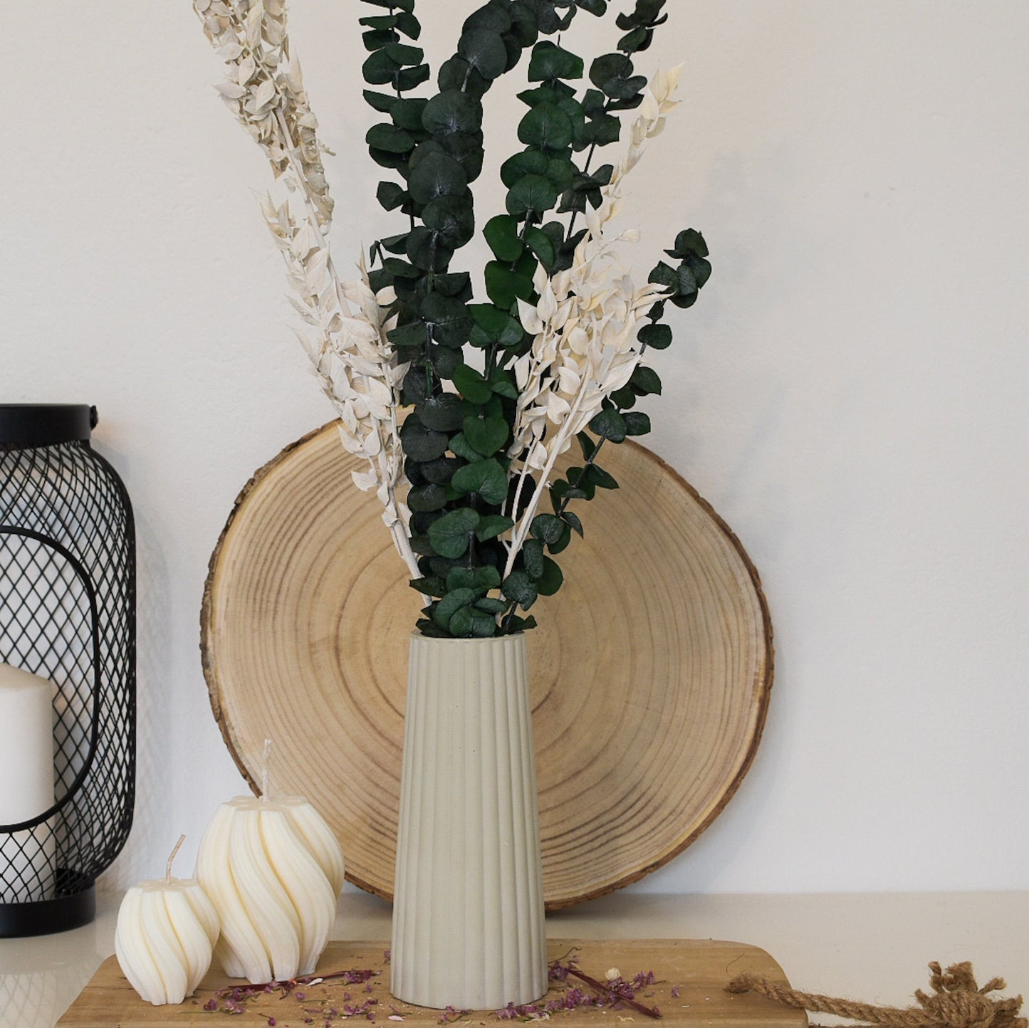 Schlichte Deko-Vase aus Beton – konisch, minimalistisch, edel