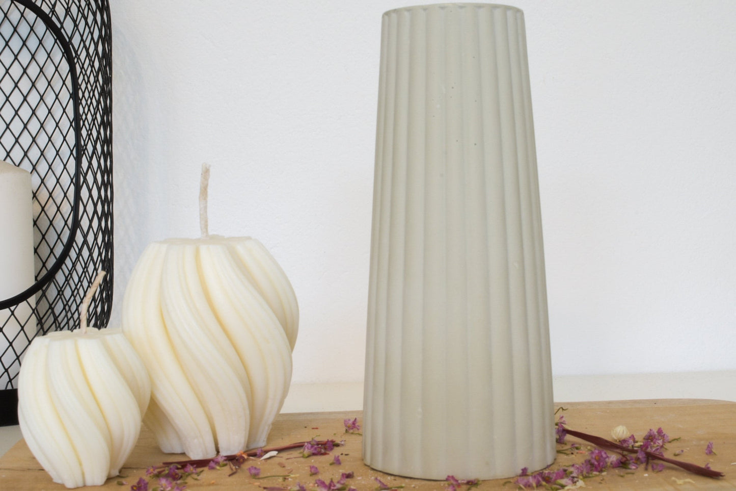 Handgefertigte Designvase aus Feinbeton – stilvolle Deko für Trocken- und Schnittblumen