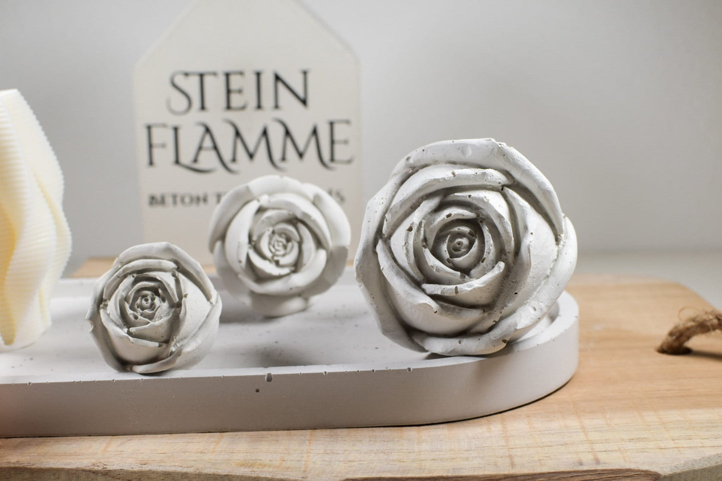 Kleine Betonrosen in Ice-Grau – handgefertigte Deko für Garten und Zuhause