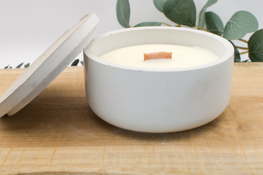 handgemachte Betondeko als vegane Kerze mit Holzdocht und Deckel
