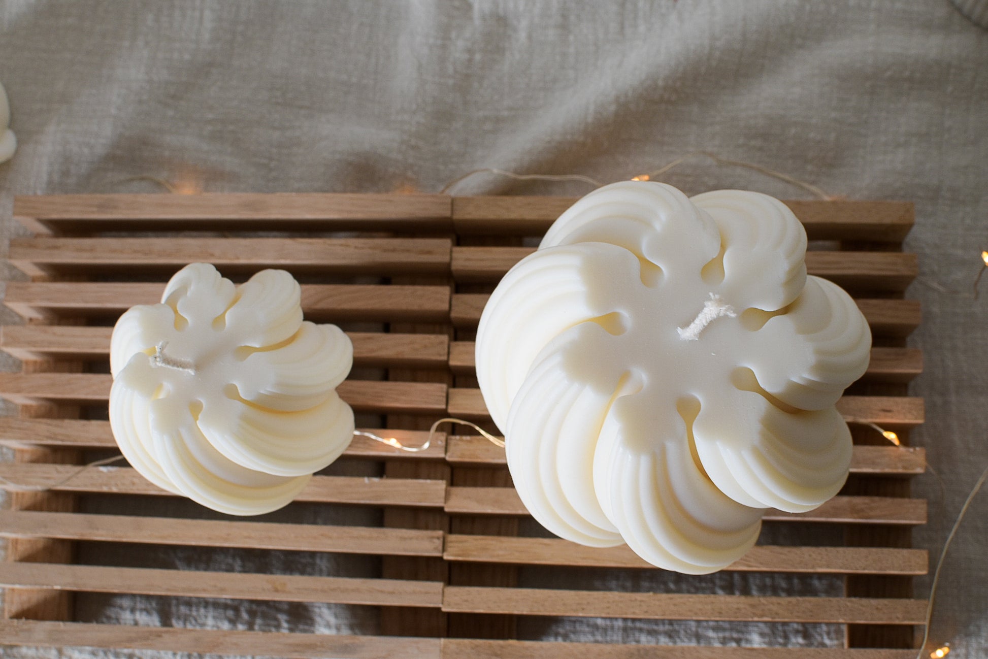 Handgemachte Olivenwachskerze, upcycling Konzept mit Reststoffen der Olivenölherstellung