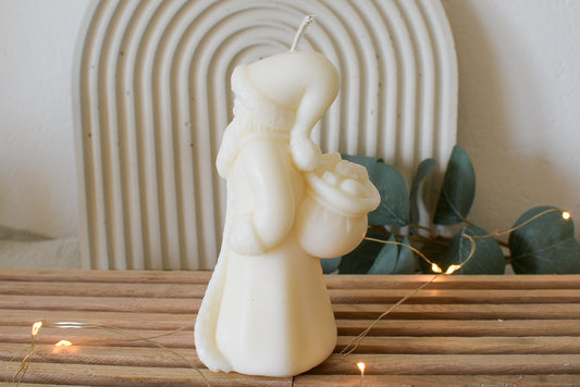Weihnachtsmann Kerze aus Olivenwachs, nachhaltig, vegan, saisonale tischdeko