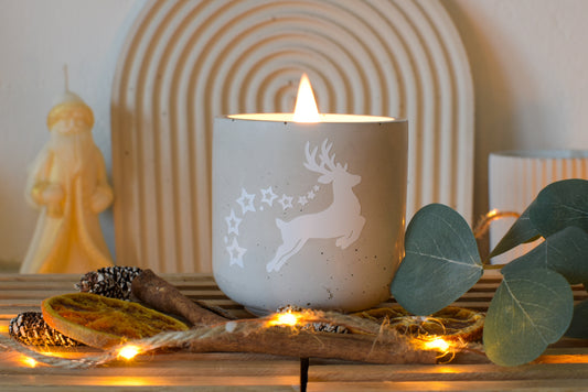 Weihnachtliche Betonkerze mit Holzdocht und passendem Deckel