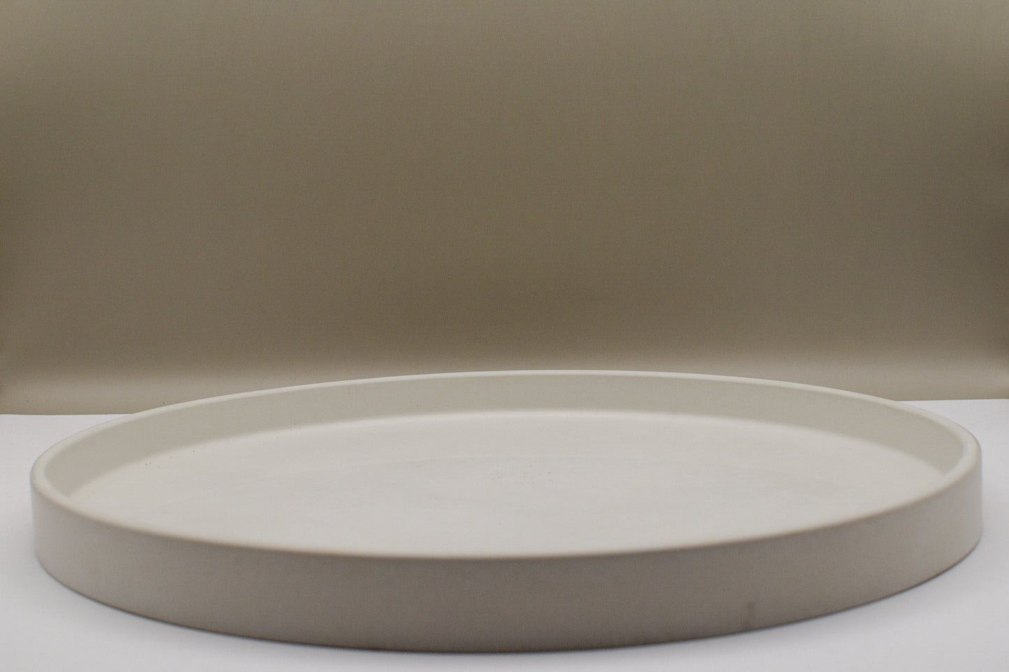 Beton Deko in eisgrau, hochwertiges Tablett aus Beton in weiß und grau