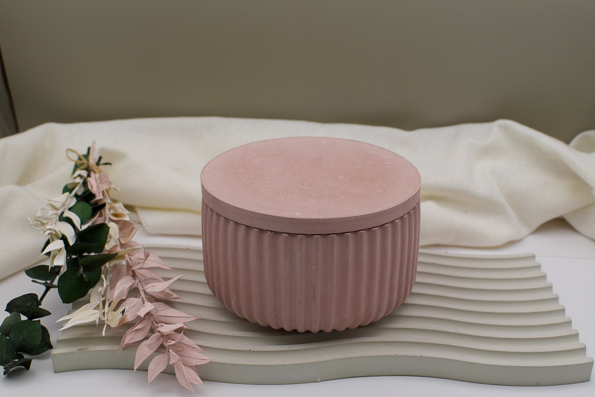 Betonkerze mit Deckel aus hochwertigem Beton in rosé