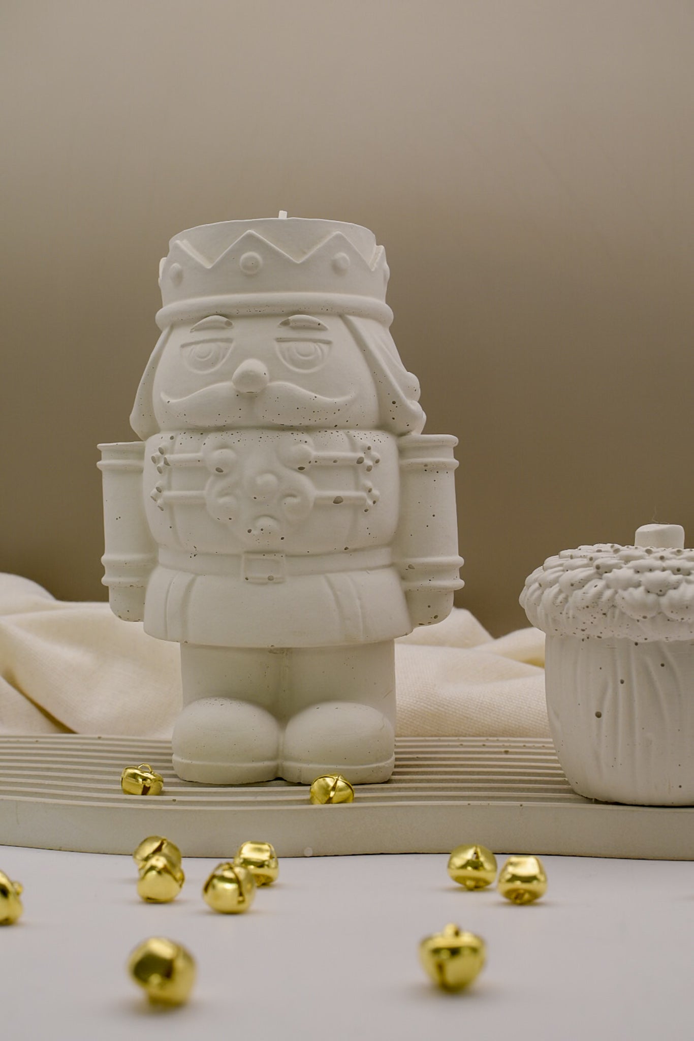 Nussknacker als Teelichthalter  - Betondekoration