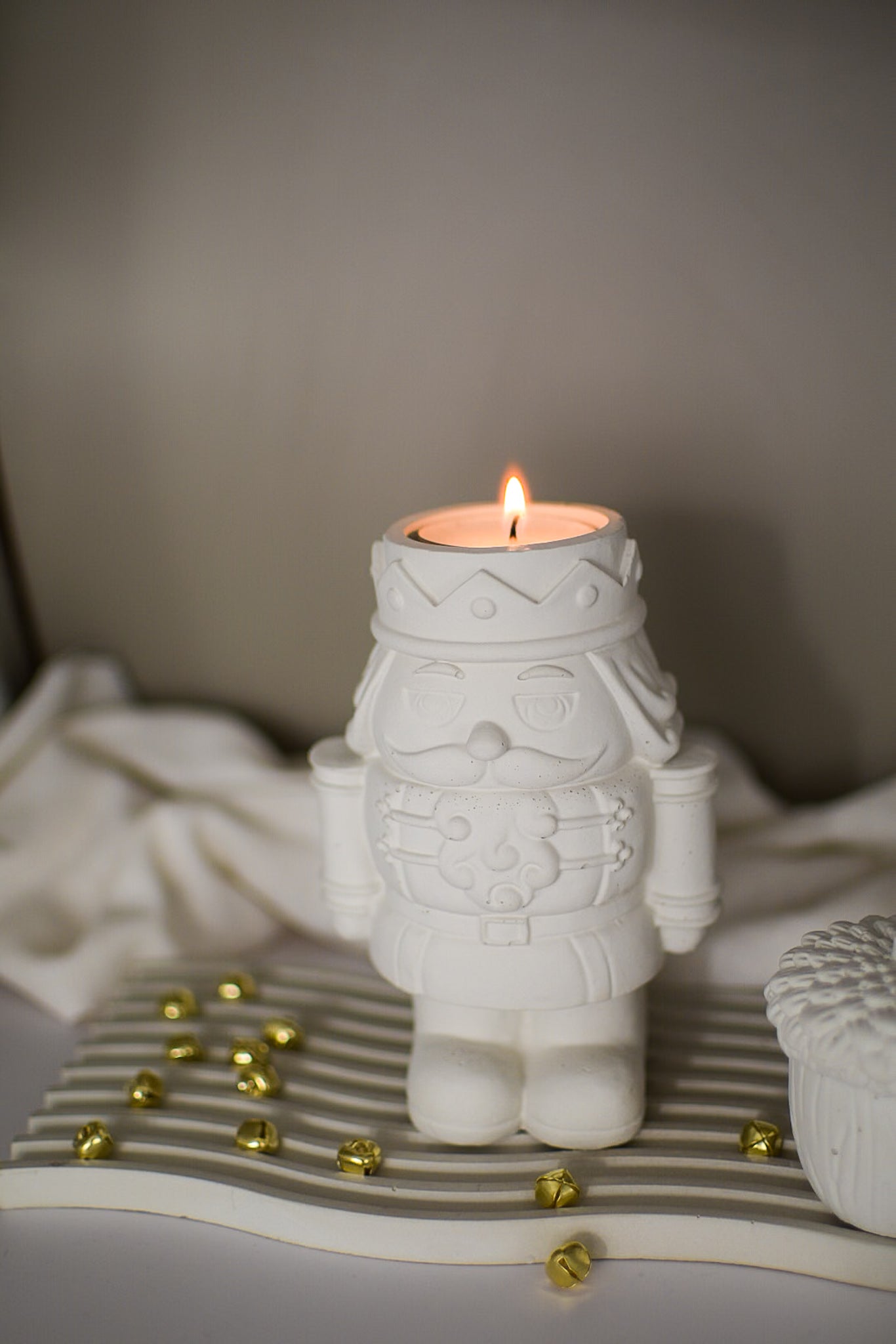 Nussknacker als Teelichthalter  - Betondekoration