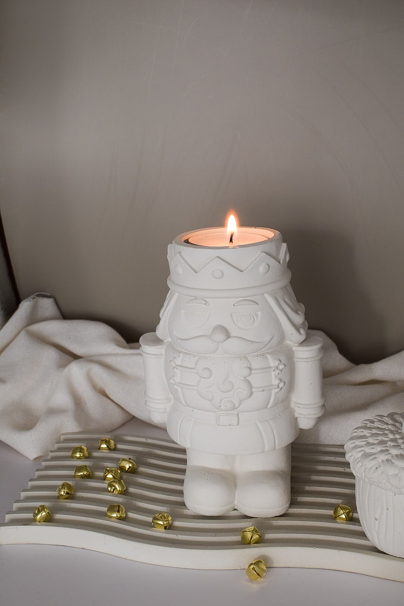 Nussknacker als Teelichthalter  - Betondekoration