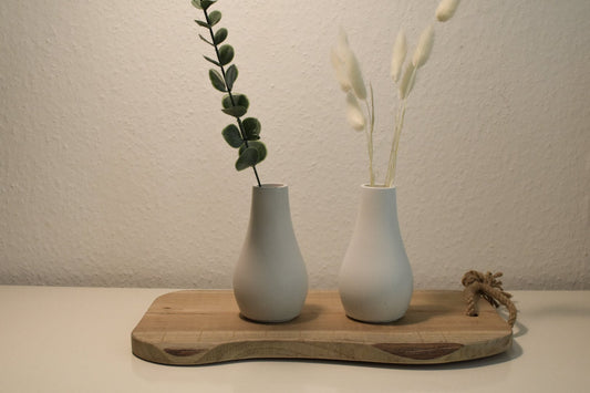 Handgemachte Betonvase als stilvolle Deko für Trockenblumen